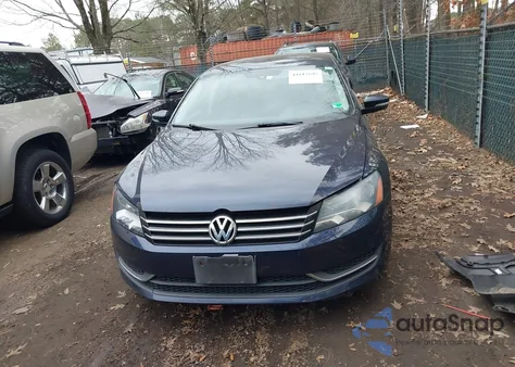 2014 Volkswagen Passat 2.5L S z USA, uszkodzony, nr VIN 1VWAP7A30EC003467
